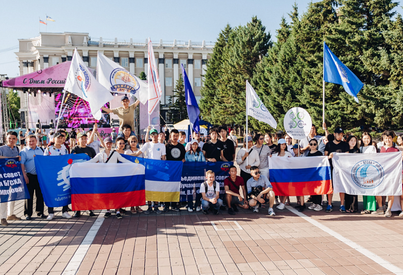 На Площади Советов прошел концерт, посвященный Дню молодежи