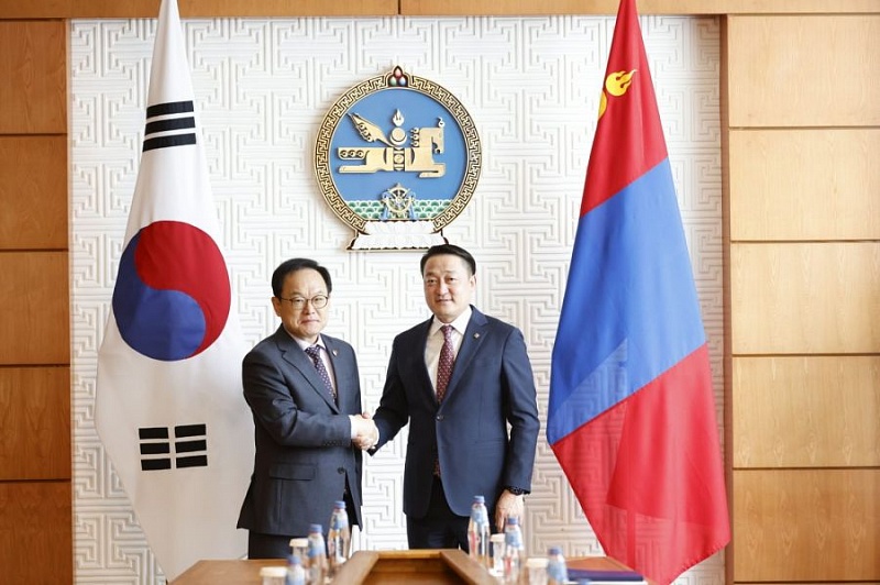 Вице-министр правительства Монголии встретился с министром управления персоналом Республики Корея
