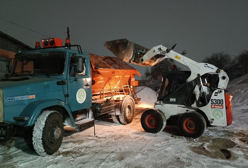 Коммунальные службы Улан-Удэ ликвидируют последствия снегопада
